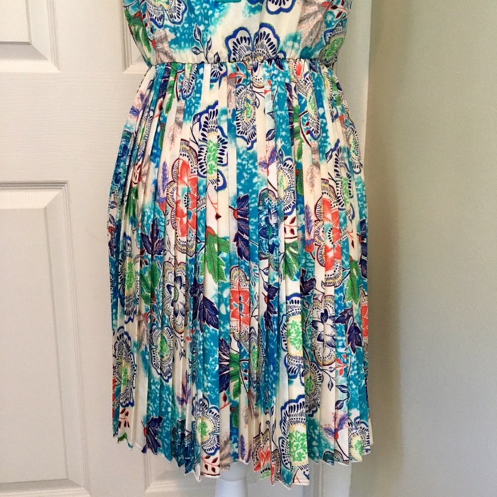 EVERLY Floral Sleeveless Pleated Dress - Picture 5 of 9